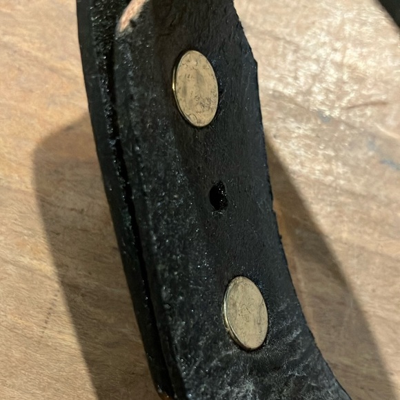 Loop attaches on belt. RM Knives Black Leather Key fob Holder with Silver Clip - Picture 8 of 9